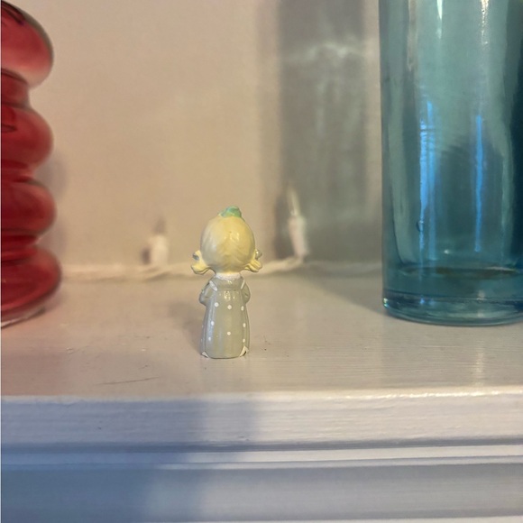 Precious Moments Flower Girl Figure - Picture 3 of 5